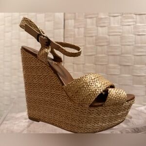 Steve Madden cross weaved hemp wedge 4.5” heel height 1” platform size 7